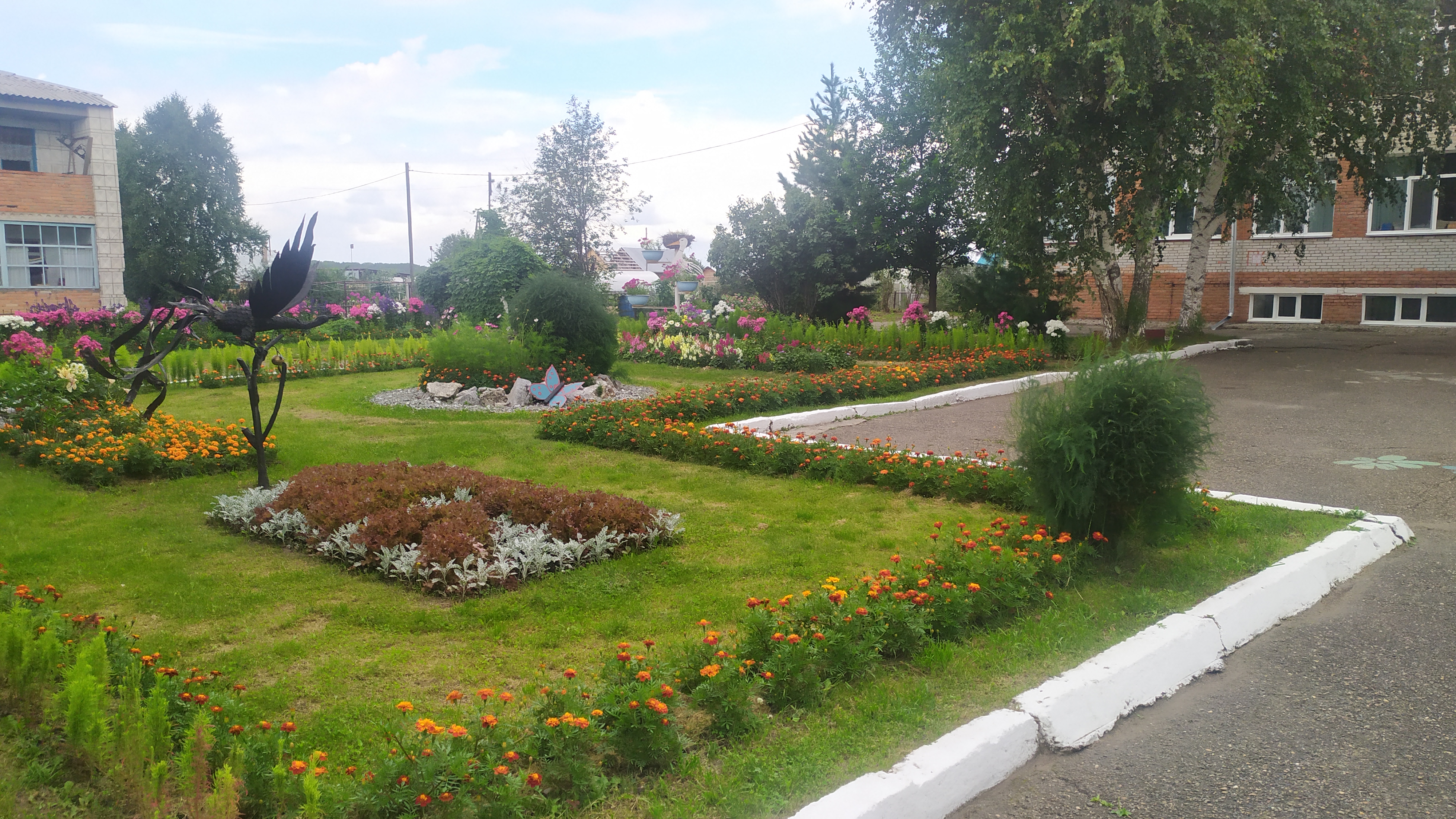 Фотография школы.