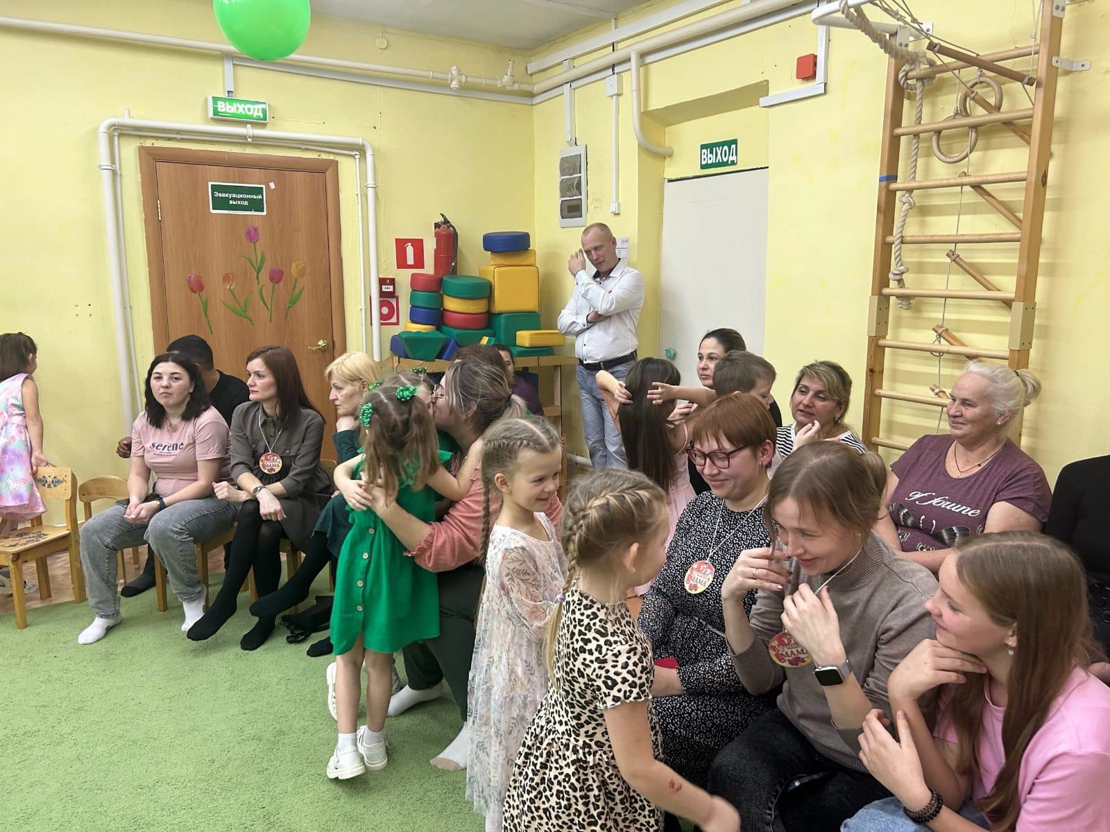 День мамы в старшей - подготовительной группе.