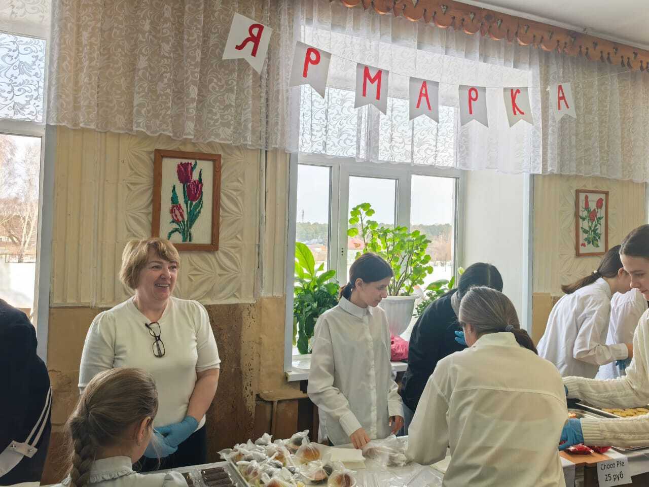 Благотворительная ярмарка в Поросинской школе.