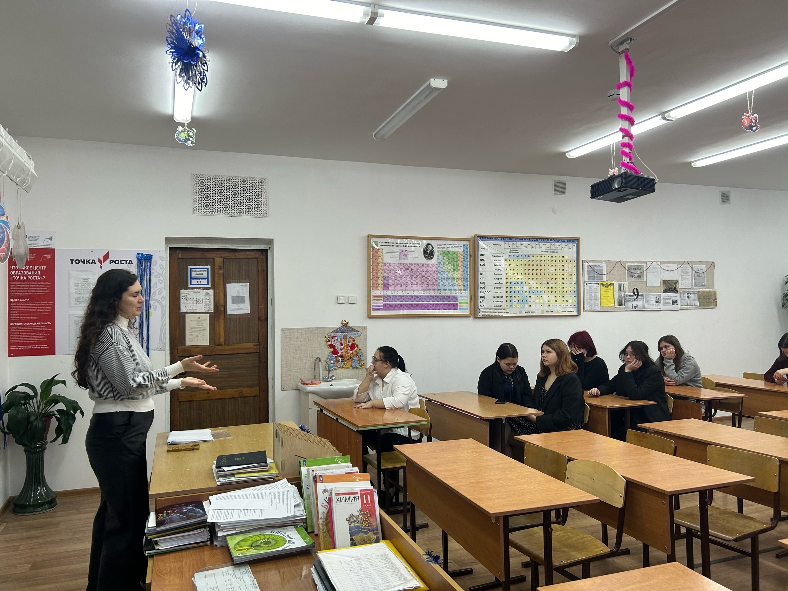 25 декабря к нам в школу приезжала представительница Онлайн-школы &amp;quot;Сотка&amp;quot; Новикова Анастасия Дмитриевна.