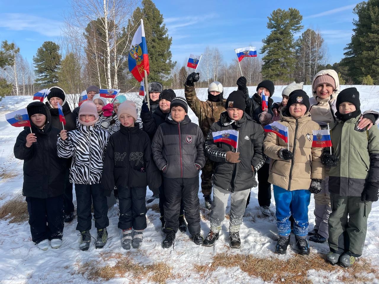 5 класс отправился поход на лыжах.